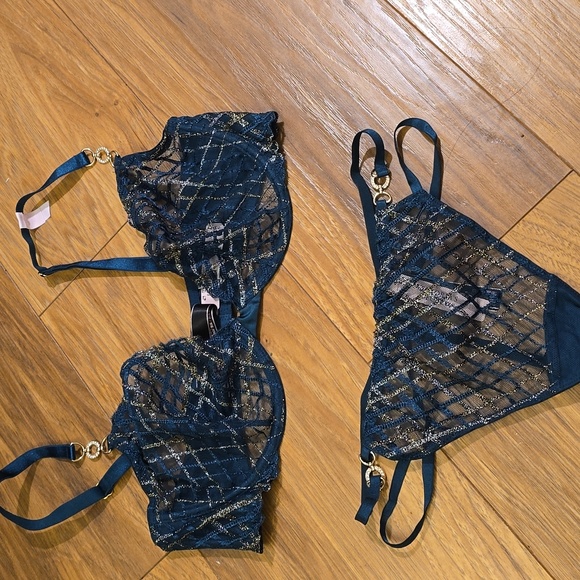 Very Sexy Low Cut Unlined Demi Bra & V-String - Picture 10 of 16